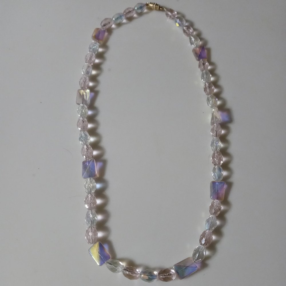 Charming shiny pink glass necklace